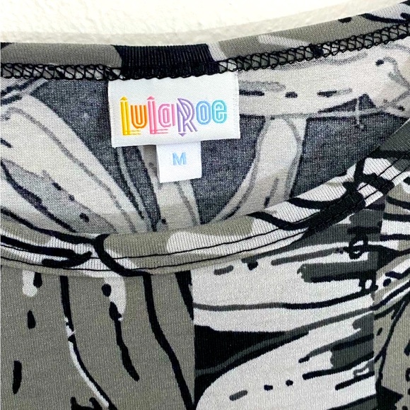 🦩LuLaRoe GiGi - Picture 2 of 5